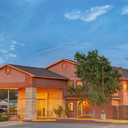 Super 8 by Wyndham Belen NM Hotell Eksteriør bilde
