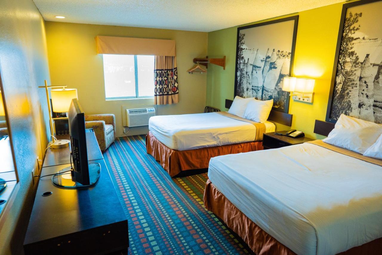 Super 8 by Wyndham Belen NM Hotell Eksteriør bilde