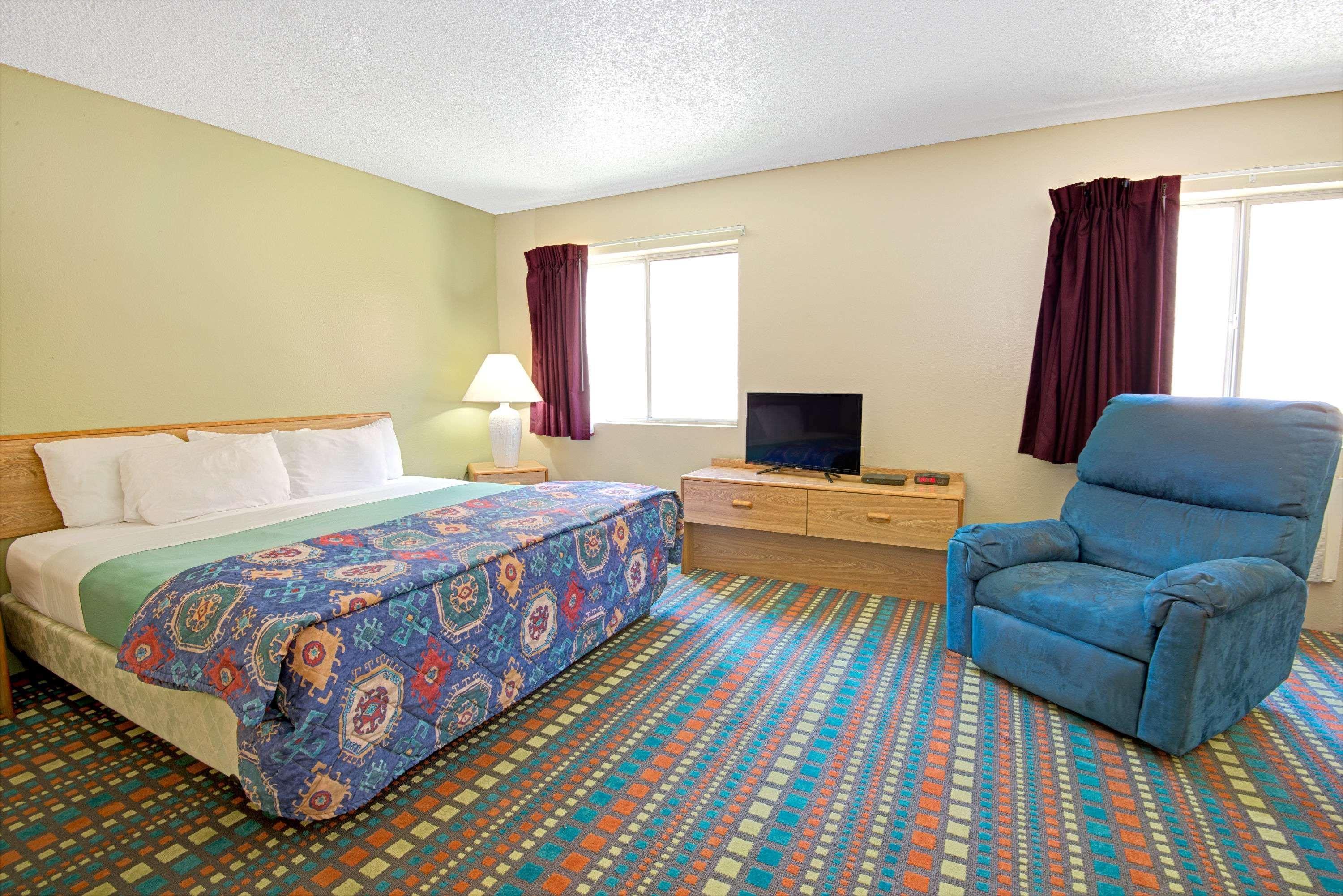Super 8 by Wyndham Belen NM Hotell Eksteriør bilde