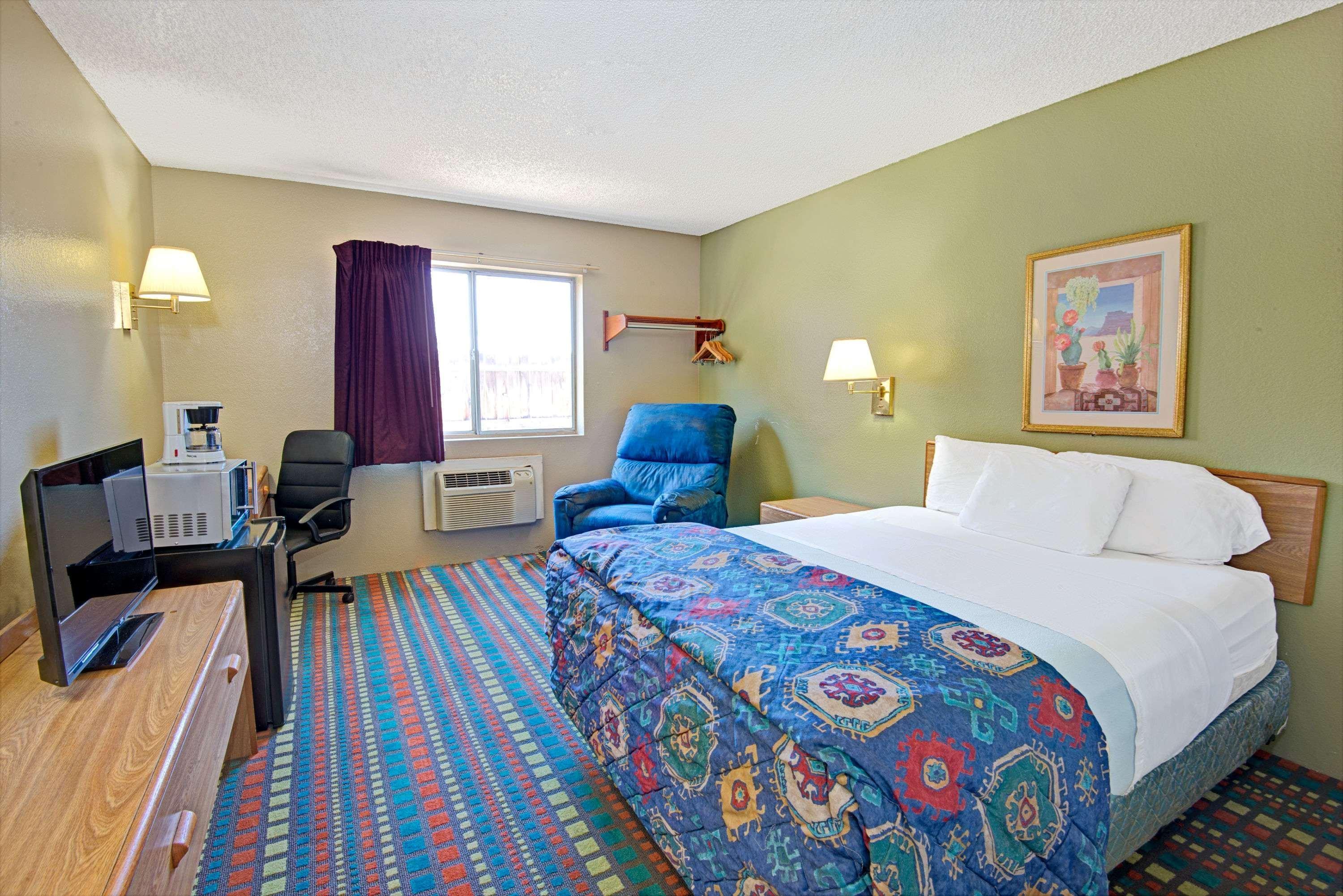 Super 8 by Wyndham Belen NM Hotell Eksteriør bilde