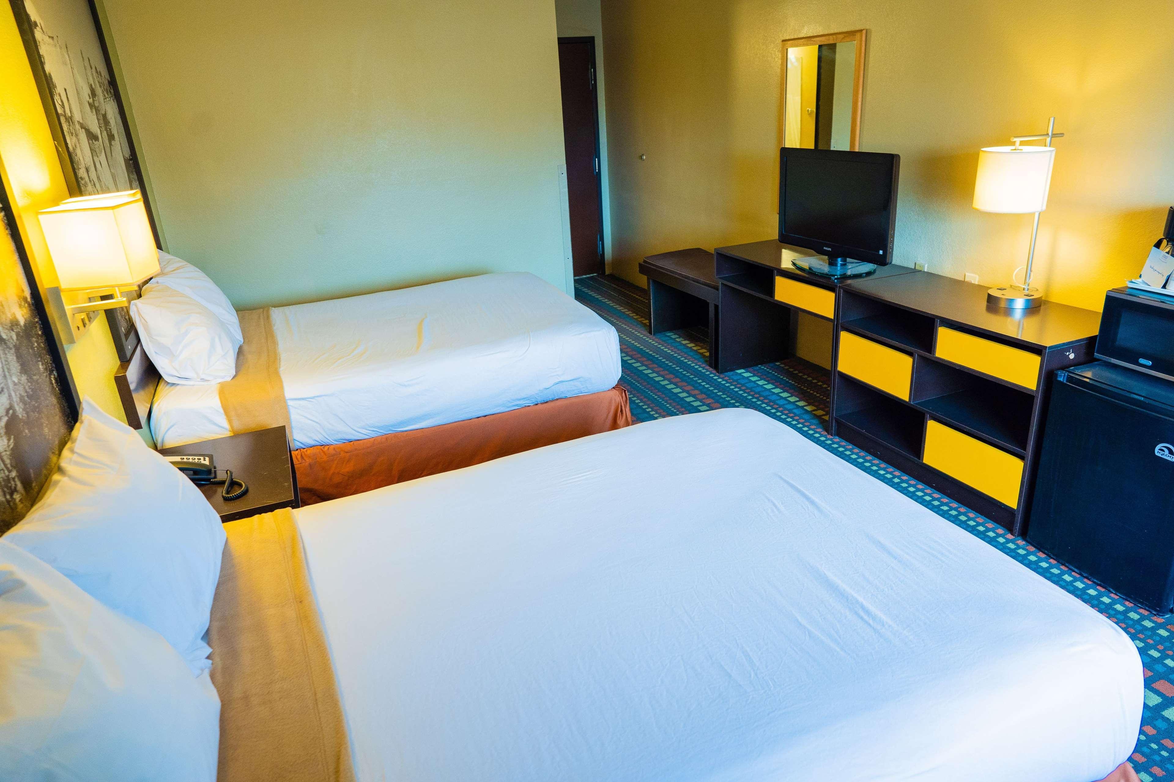Super 8 by Wyndham Belen NM Hotell Eksteriør bilde