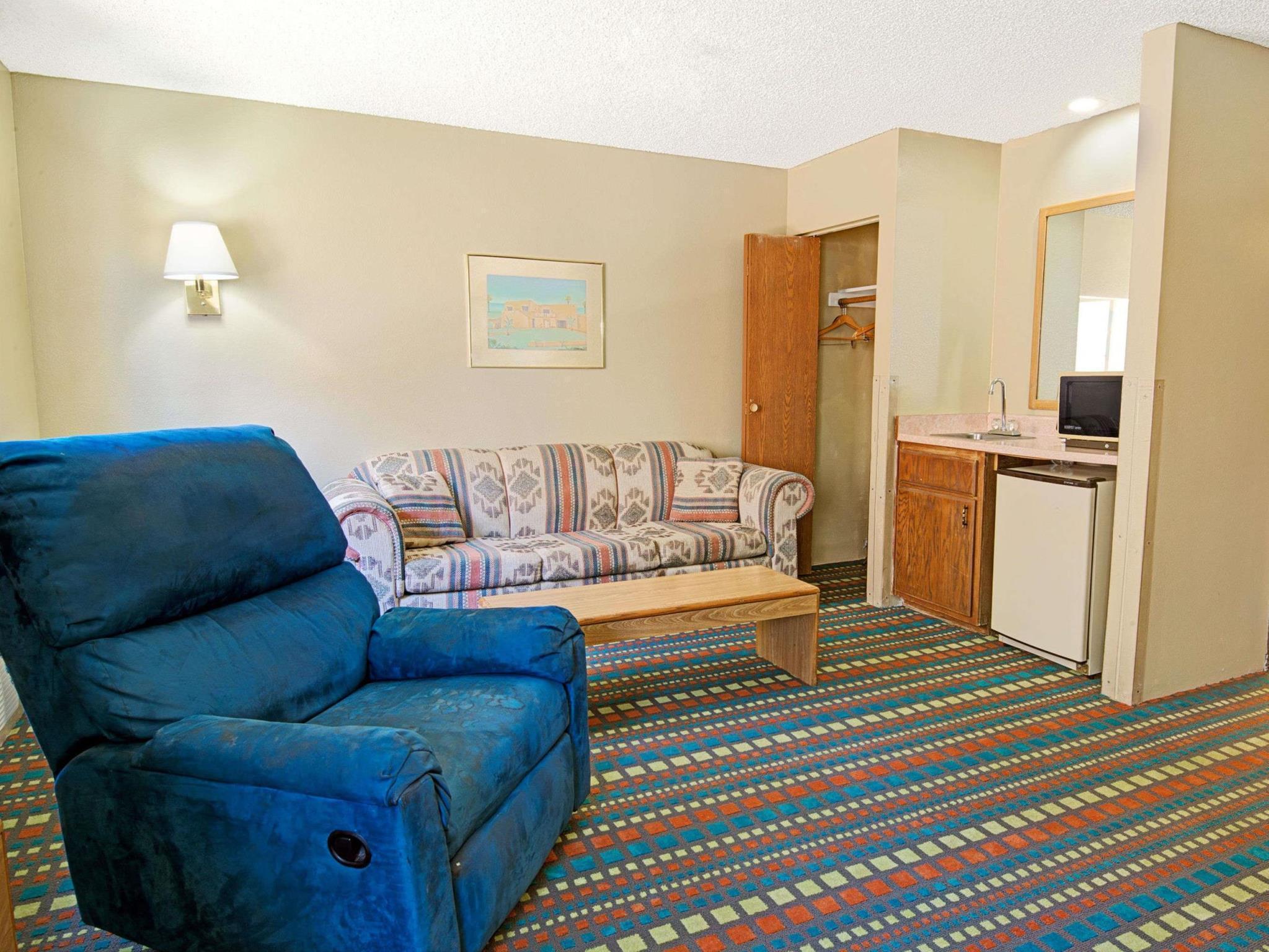 Super 8 by Wyndham Belen NM Hotell Eksteriør bilde